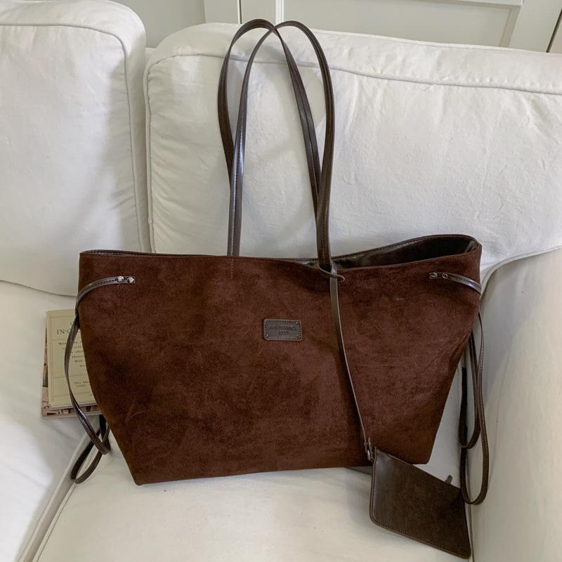 Замшевая сумка женская большой вместимости 2025 новая осенне-зимняя матовая ретро сумка через плечо сумка-тоут для поездок на работу