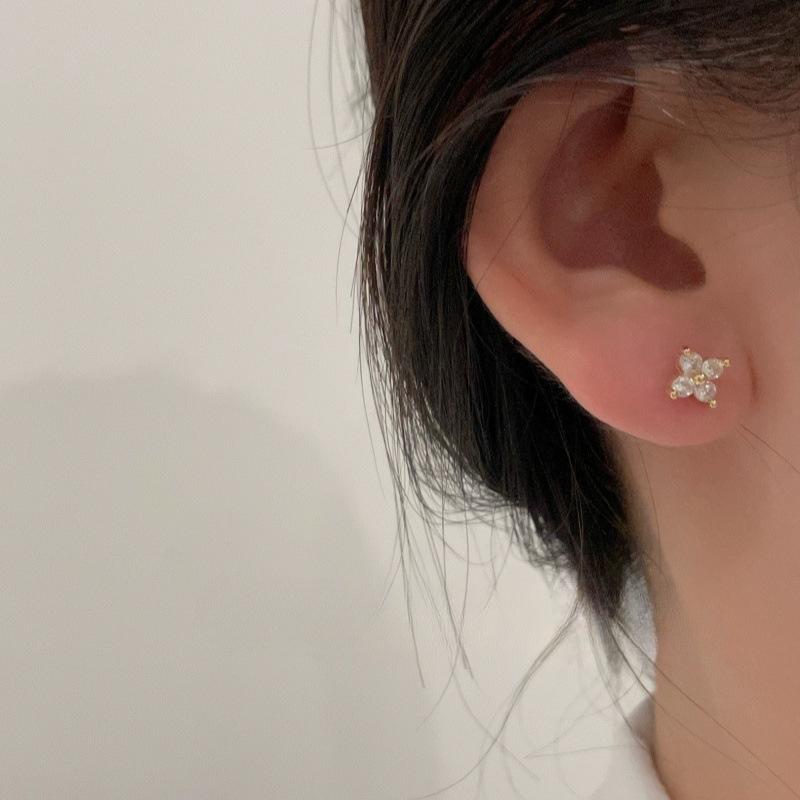 S925 Sterling Silver Mini Clover Stud Earrings Women's Exquisite Compact Temperamental High-Grade Earrings Zircon Simple Earrings