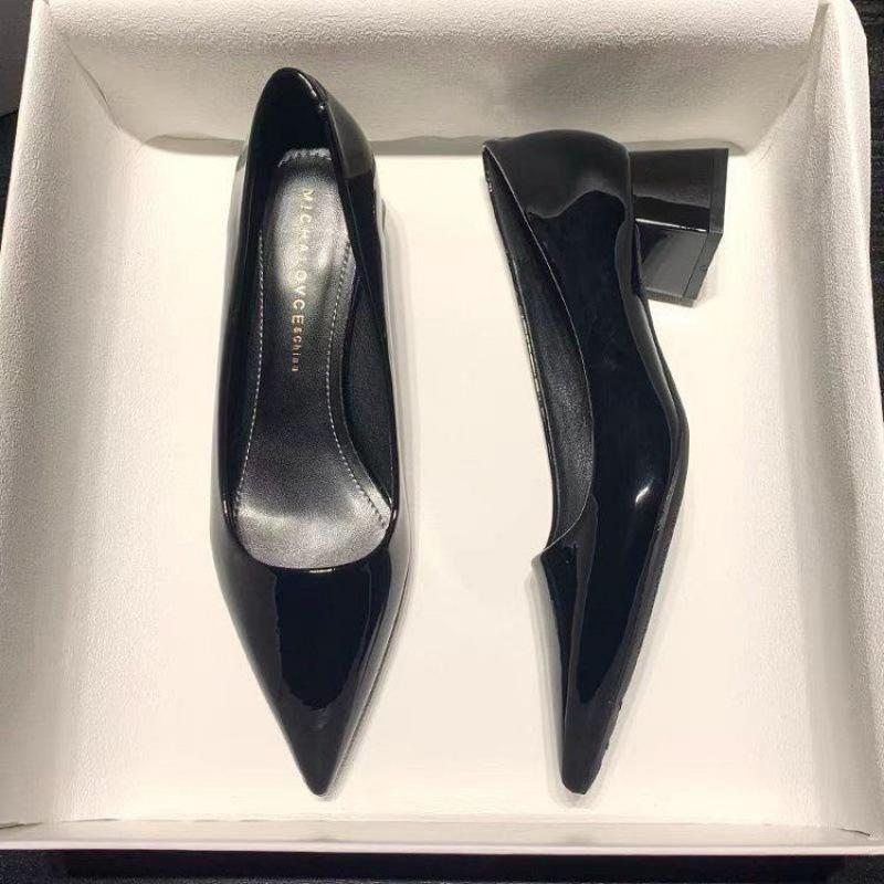 2025 Женские черные лакированные туфли на низком каблуке с острым носком для работы - Универсальный и простой дизайн