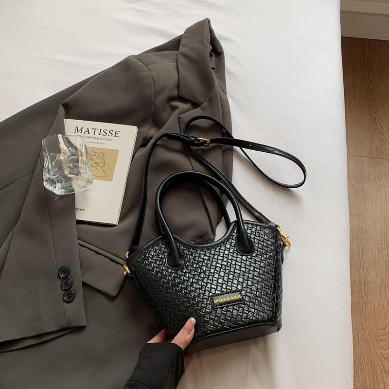 Нишевые плетеные сумки женские новые летние универсальные сумки-мессенджеры модные сумки-тоут сумки-ведра