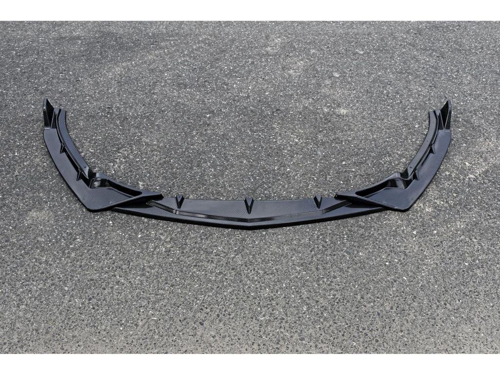 Современный комплект переднего сплиттера и заднего спойлера для Ford Fiesta: Сплиттер, жабры и защиты бампера в боевом стиле