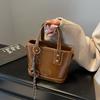 Ретро сумка-тоут женская осень-зима 2025 новая высококачественная текстура нишевая мода универсальная популярная сумка-мессенджер сумка-ведро