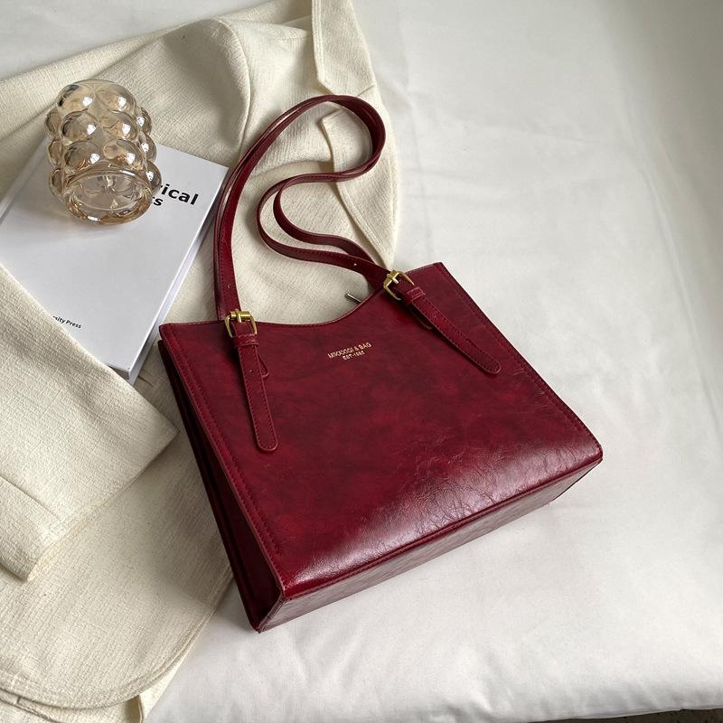 Сумка большой вместимости женская осенне-зимняя новая ретро универсальная простая на плечо сумка-тоут