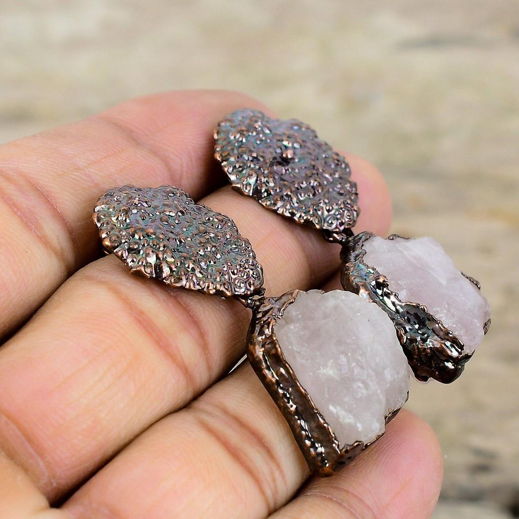 Грубые серьги из розового кварца, серьги с драгоценными камнями, медные серьги, изготовленные гальваническим способом, ювелирные изделия ручной работы, подарок для нее, серьги последнего дизайна