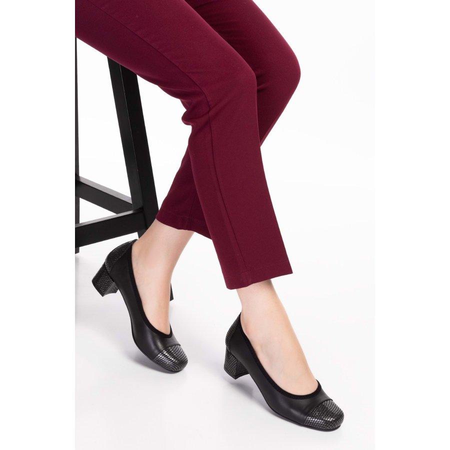 Женские классические туфли из натуральной кожи на массивном среднем каблуке