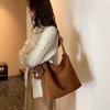 Корейская версия осенне-зимняя фланелевая сумка-тоут для женщин 2024 года, новая релаксационная большая сумка, сумка-мессенджер через плечо, женская сумка-ведро