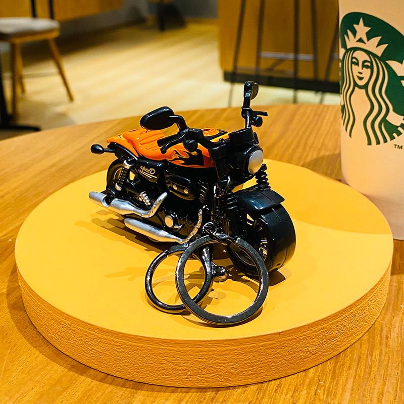 Брелок-подвеска в виде мотоцикла Харли с оттягивающимся механизмом