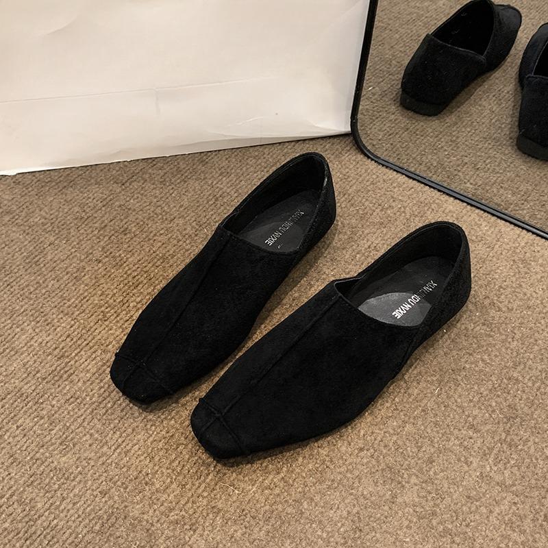 Модная женская обувь на плоской подошве 2025 Новая с острым носком, с мелким вырезом, на мягкой подошве, универсальные женские туфли