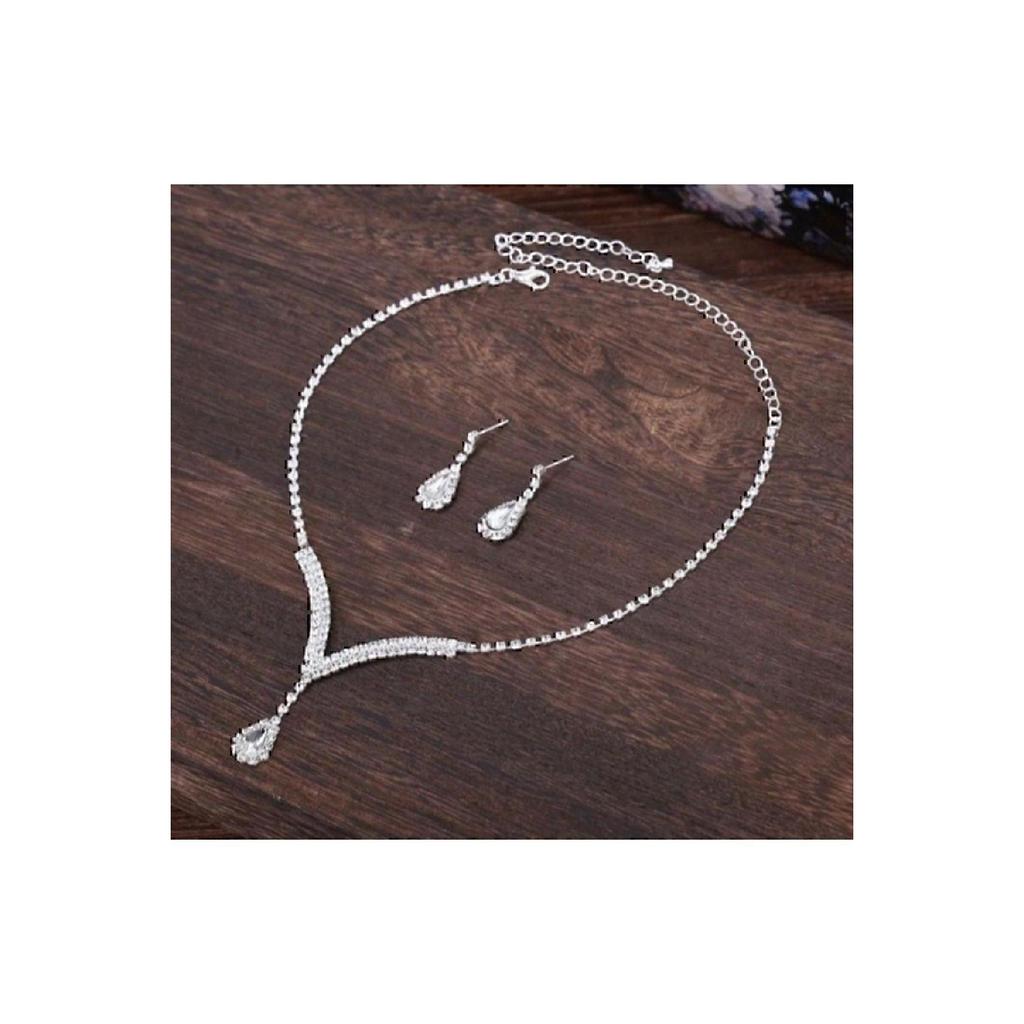 Комплект ожерелья и серег