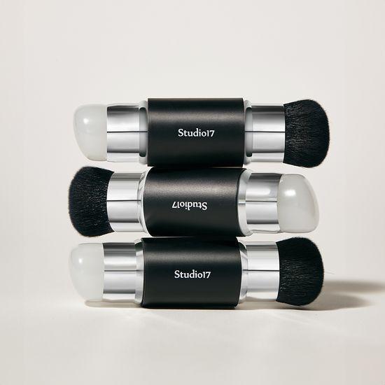 STUDIO17 Двойная силиконовая кисть для румян