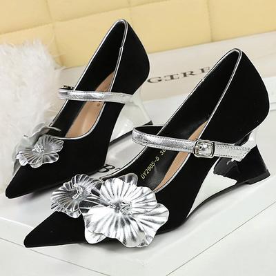 Туфли Металлические танкетки Женские туфли-лодочки Дизайн с цветами Высокие каблуки Замша Сексуальная обувь для вечеринок Пряжка Женская обувь Женские танкетки 6 см