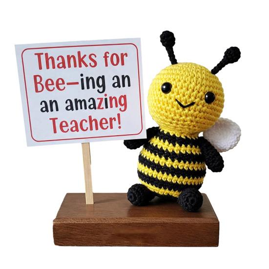 Вязаная пчела учителю подарок признательность ручной работы украшение благодарности пчела со знаком вязание крючком пчела