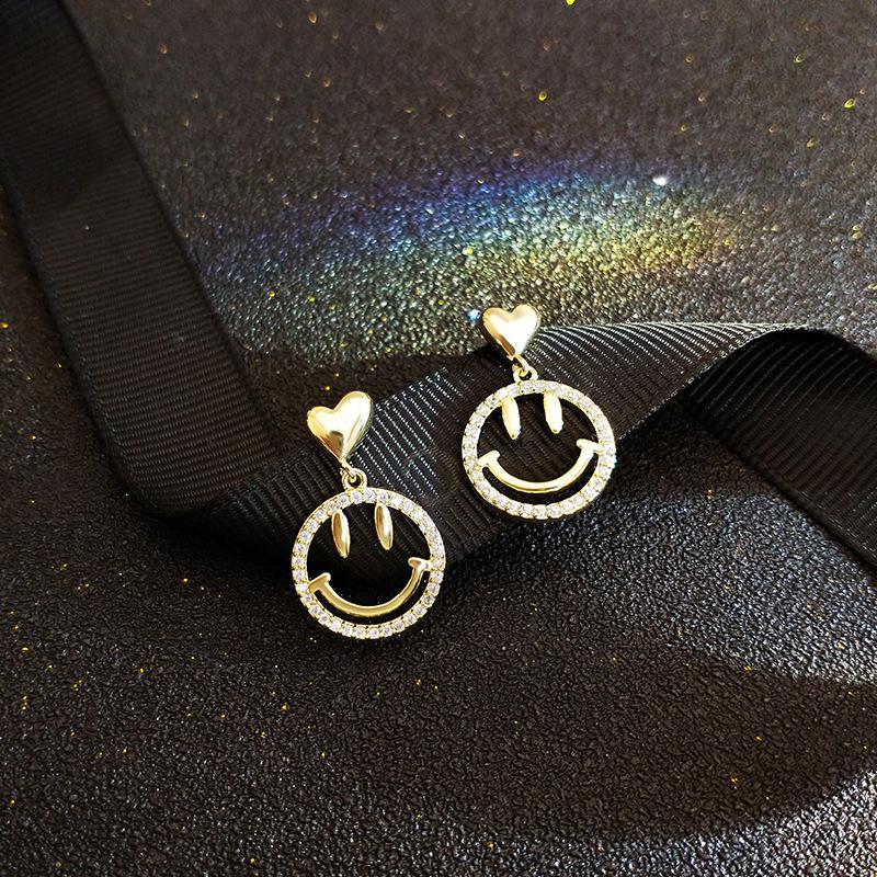 Серьги  Улыбающееся лицо  Серьги  Новый стиль  Любовь  Серьги  Серьги  Женский темперамент  Безболезненные клипсы для ушей в виде спирали от комаров