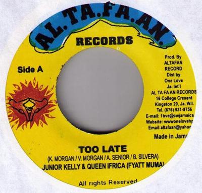7-дюймовая пластинка JUNIOR KELLY & QUEEN IFRICA - Слишком поздно НИКАКОЙ Al.Ta.Fa.An. 2008 Ямайка Регги, Ска и Даб Б/У