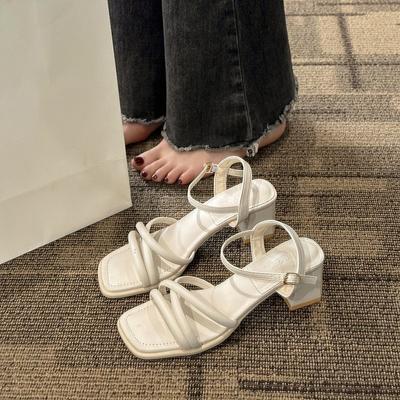 Французский темперамент туфли на высоком каблуке одним словом, весна и лето 2025 новая модель толстый каблук квадратный носок белые сказочные сандалии женские средний каблук