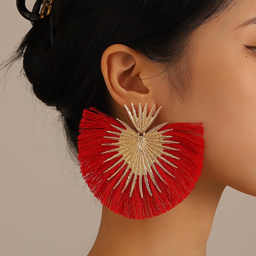 Retro Style Heart Shaped Earrings Simple Exaggerated Fan Shaped Tassels Geometric Earrings For Women