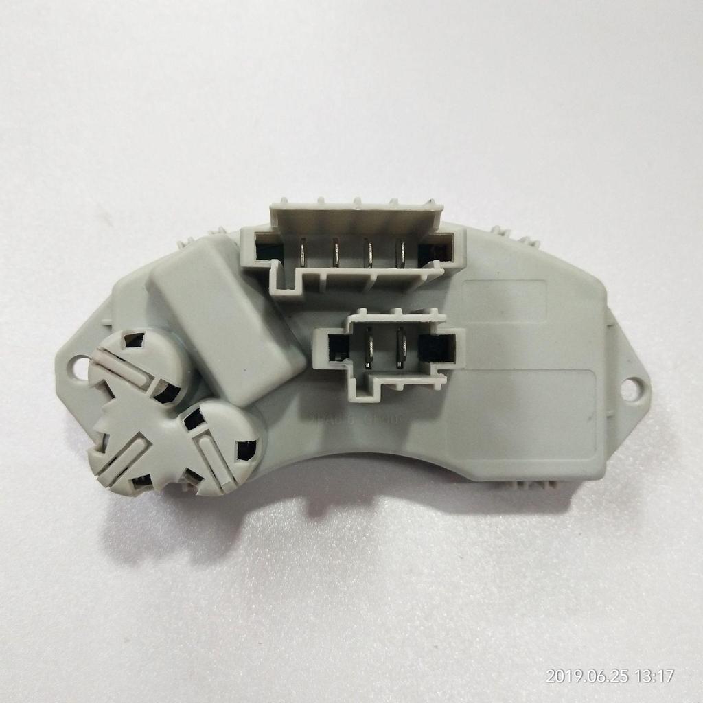 Резистор мотора вентилятора BMW X5 E70/X6 E71 64119222072 для отопителя/кондиционера.