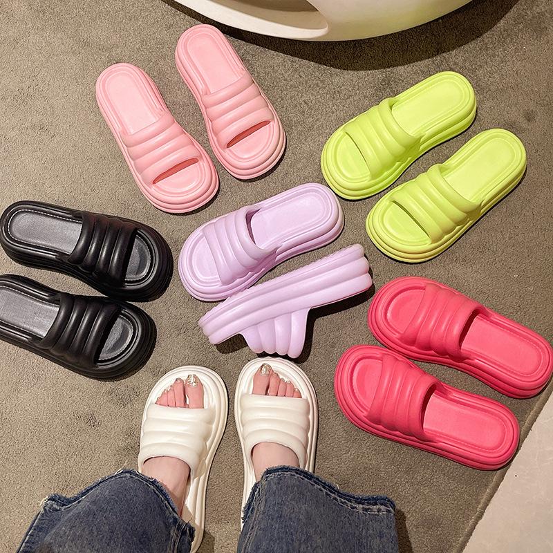 Женские летние шлепанцы на толстой подошве EVA, увеличивающие рост, модные и универсальные новые модели, ощущение ходьбы по дерьму, прохладные шлепанцы для дома и улицы