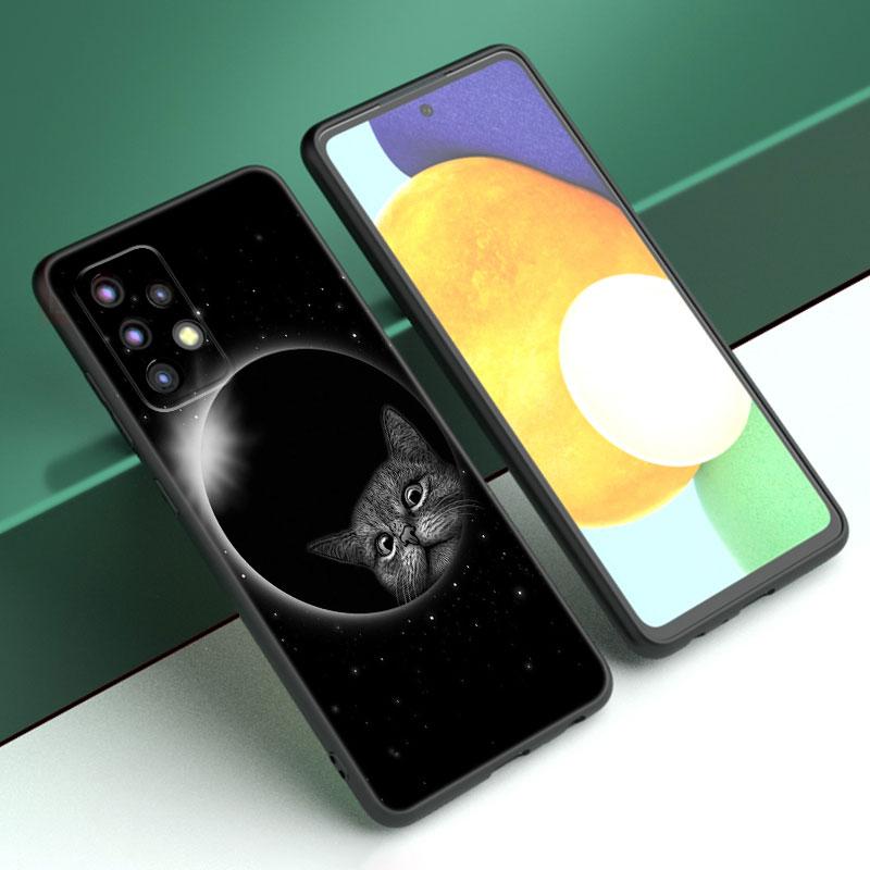 Черный кот пристально смотрит на чехол для телефона Samsung A13 A22 A24 A32 A23 A25 A34 A35 A52S A53 A54 A55 A73 A12 A14 A15 A31 A33 A50 A51