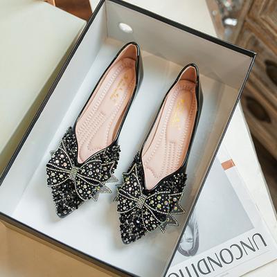 Модные лакированные кожаные туфли-балетки с бантом, женские туфли для вечеринки с блестящей отделкой и бисером, с мелким вырезом, заостренным носком, на шнуровке, с бантом-бабочкой, большого размера 43