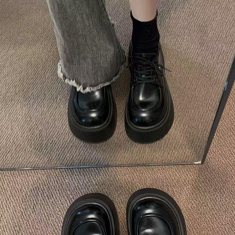 Маленькие туфли-муффины на платформе с большой головкой, женские универсальные кожаные туфли британского покроя, увеличивающие рост, одинарные туфли 2024 года, новинка лета