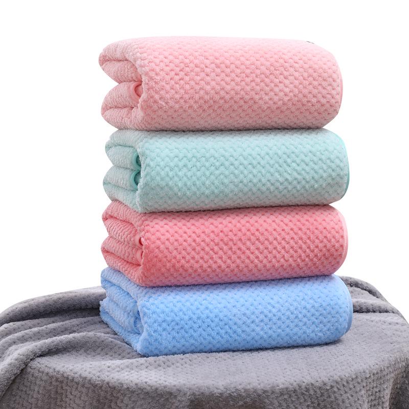 Soft Absorbent Coral Fleece Bath Towel with Pineapple Grid & Embroidered Logo, Thickened, Non-Shedding Pure Polyester