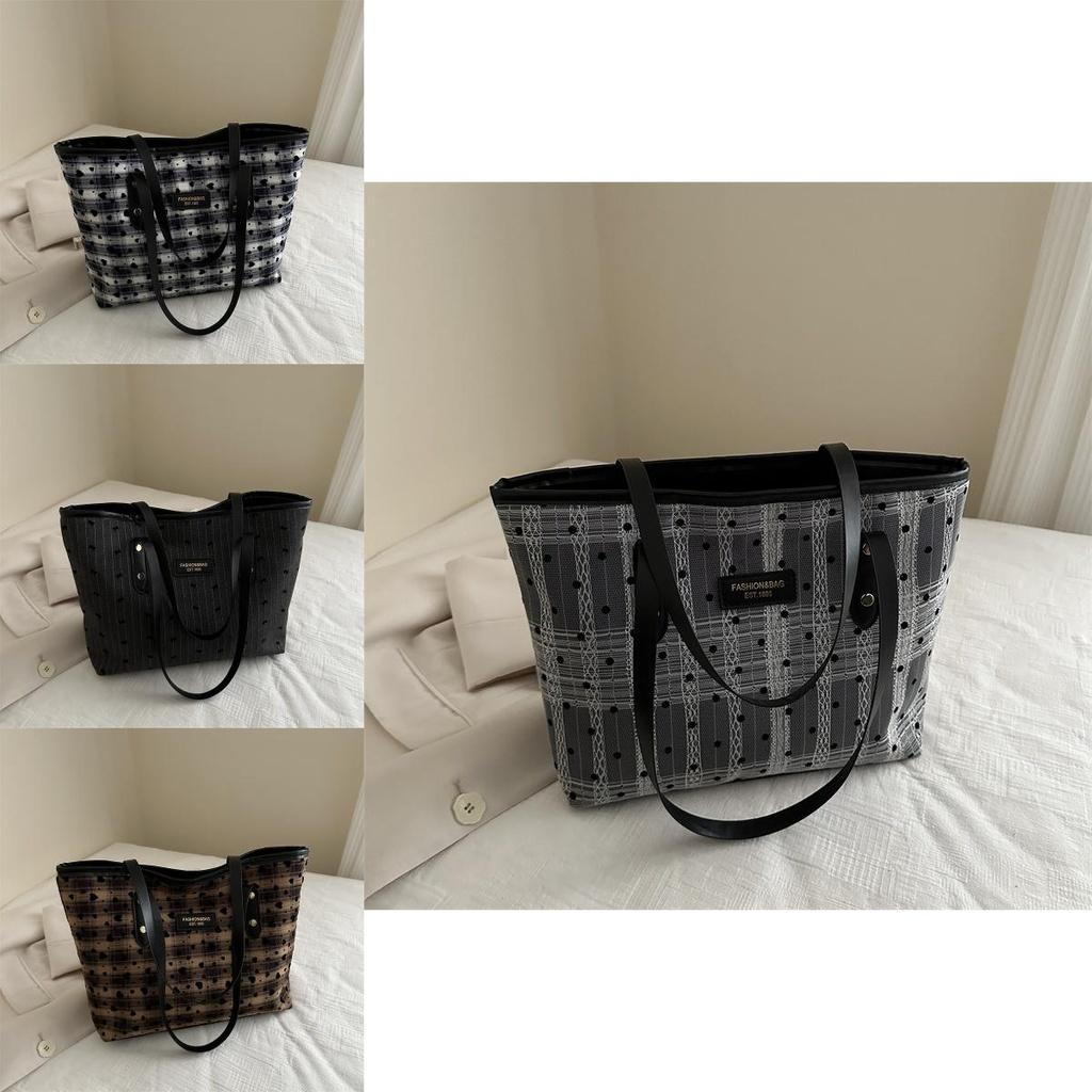 Trendy Large Capacity Tote Bag For Stylish College Students Ideal For Daily Commute