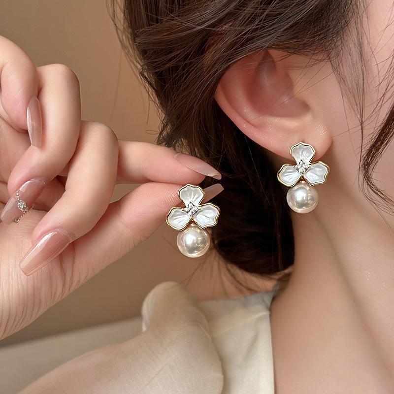 Винтажные французские серьги-кисточки с бабочками и жемчугом - Элегантные и универсальные женские серьги-пусеты