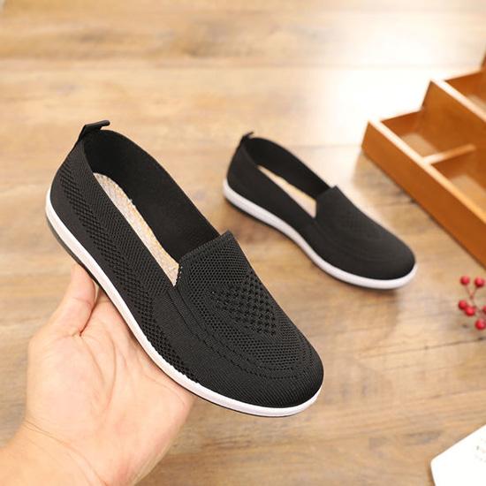 Туфли из старой пекинской ткани. Женские летние туфли с дышащей сеткой. Нескользящая спортивная обувь для женщин среднего и пожилого возраста. Летающая тканая прогулочная обувь.