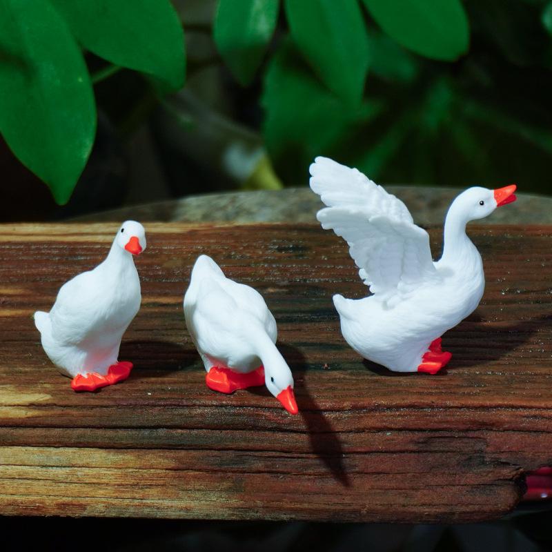 Resin Duck Decoration for Fish Tank and Outdoor Garden Micro Landscaping Water Features