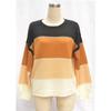 Женский осенне-зимний джемпер свободного кроя с круглым вырезом средней длины с цветными блоками большого размера