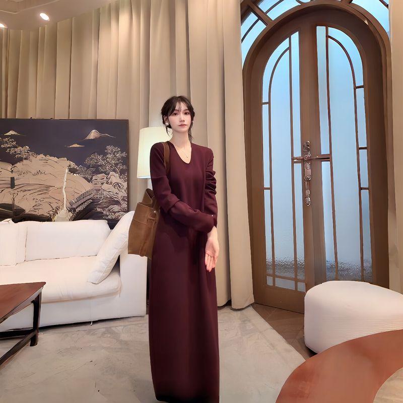 Plus-Size Women's Fashion V-Neck Casual Style Dress, New Spring Model for Curvy Women, Loose Fit, Slimming, Tummy-Concealing, Elegant Long Dress