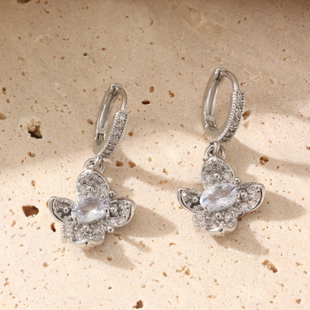 Висячие серьги в форме цветов из циркония для женщин 2025 Новая мода Золотые серьги-капли Роскошные украшения Аксессуары для свадебной вечеринки