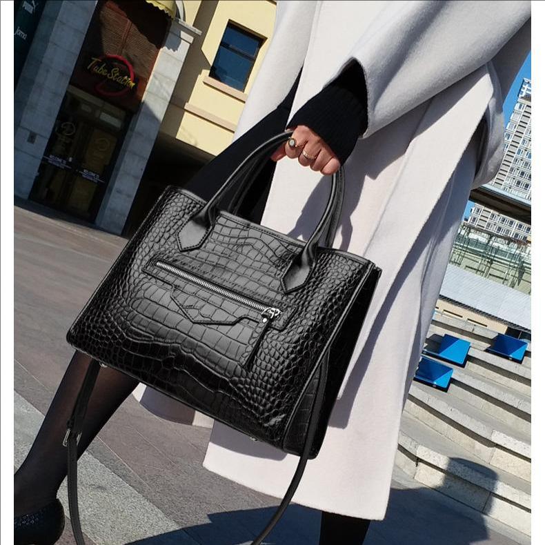 Роскошная черная сумка-тоут из коровьей кожи с тиснением под крокодила – Элегантная и практичная для путешествий