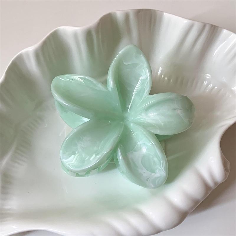 Gradient Frangipani Hair Clip Female Versatile Sweet Resort Fairy Shark Clip Vintage Hair Accessories