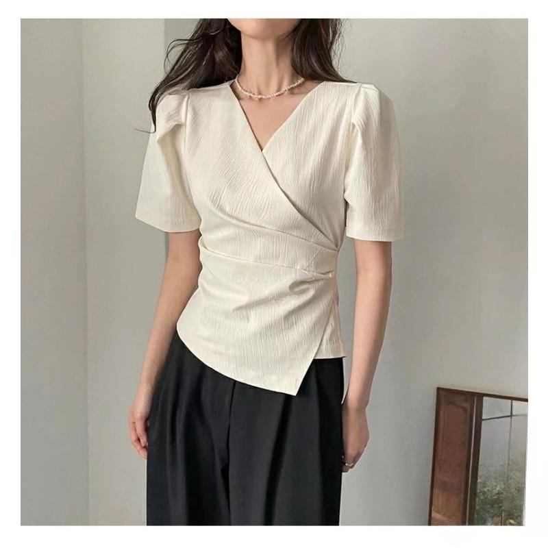 2024 Лето Корейский Стиль Короткий Рукав Асимметричная Женская Футболка Тонкий Повседневный Складки Женский Топ Футболка V-образный Вырез Женская Одежда