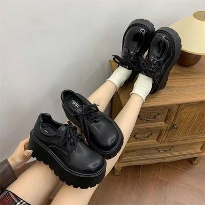 Ретро черные британские туфли супер мягкие повседневные маленькие кожаные туфли женские увеличивающие рост 2025 новые весенне-осенние юбки популярные одинарные туфли