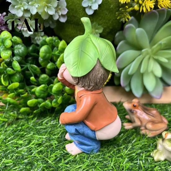 Humorous Tabletop Statue Resin Pooping Boy Statue, Funny Peeing Kid Figurine, Indoor Sculpture for Garden Decoration Unique Gift Friends