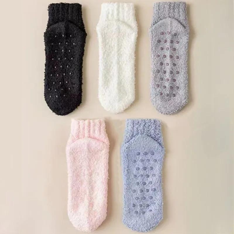 Женские утолщенные плюшевые носки Теплые зимние Мягкие кораллового велюра Силиконовые точки Нескользящие Короткие носки Домашние Защищающие от холода Термальные носки для пола