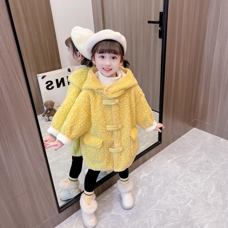 Детские осенне-зимние куртки для девочек маленьких и средних размеров, корейская версия толстого шерстяного пальто с капюшоном из овечьего флиса на пуговицах