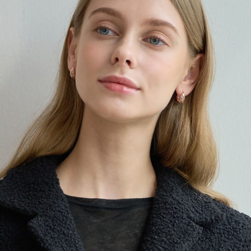 ELLE Jewelry 14K Cubic Pebble Earrings (Gold Pin) ELGPEE465