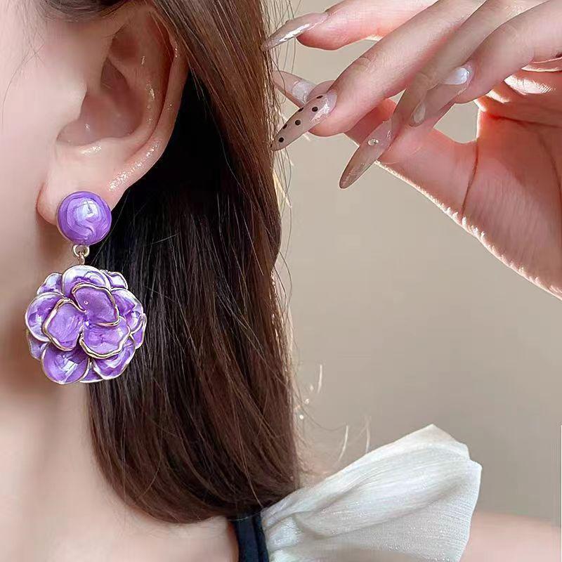 Новые преувеличенные серьги-капли с фиолетовыми цветами 2024 - Женский отпускной стиль, Кремовый оттенок, Высококлассный шик
