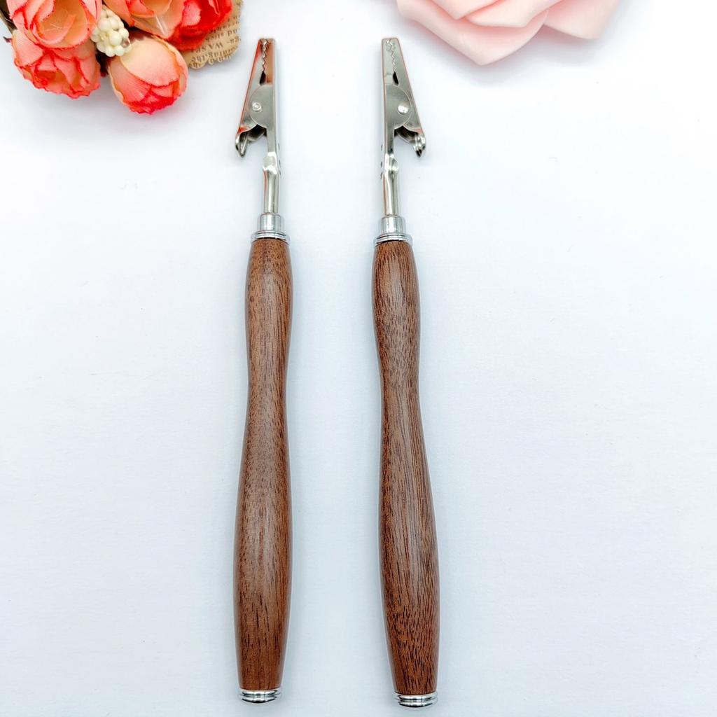 Multifunctional Bracelet Helper Tool Wooden Pen Design Fastening And Hooking Device For Easy Jewelry And Watch Wear