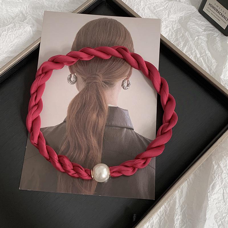 Pearl Necklace Twist Silk Scarf High-end Neck Protection Scarf with Shirt Magnetic Silk Scarf Simple Scarf Collarbone Chain