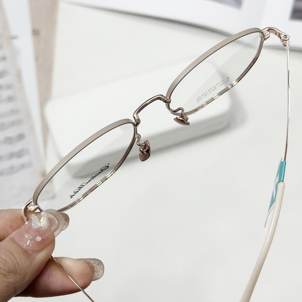 Ultralight Semi-Titanium Myopia Eyeglass Frames, Retro Style, Prescription-Fittable for Men & Women, Suitable for Large or Round Face.