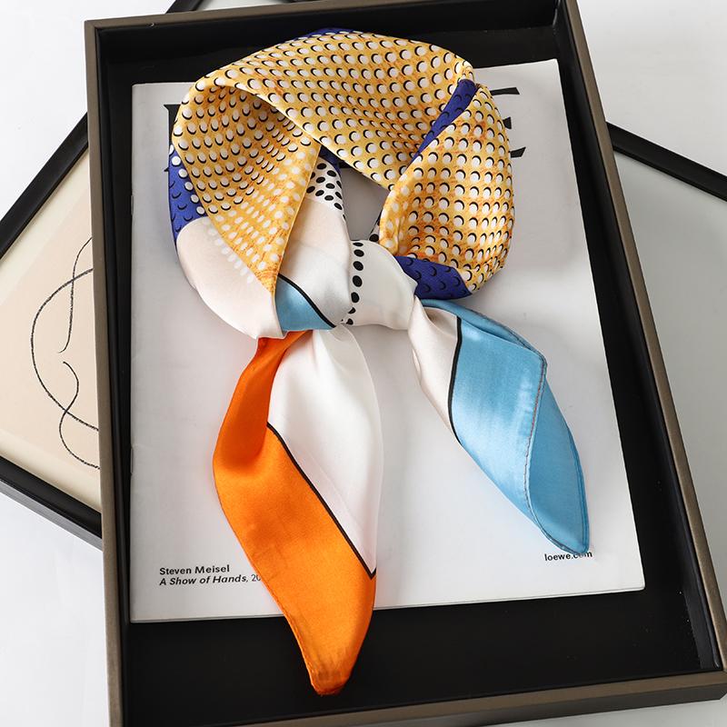 Luxury Brand Silk Satin Head Scarf For Women Animal Animal Kerchief Neck Scarfs 70cm Square Shawls and Wrpas Scarves For Ladies