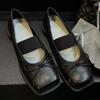 Ретро балетки с мелким квадратным носком женские с бантом новые ремешок на одно слово круглый толстый каблук Мэри Джейн 2025 слипоны черные повседневные туфли