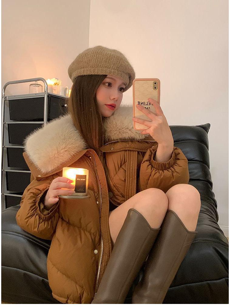 Женская теплая куртка с хлопковой набивкой и меховым воротником цвета хаки/черная - Маленькое зимнее пальто