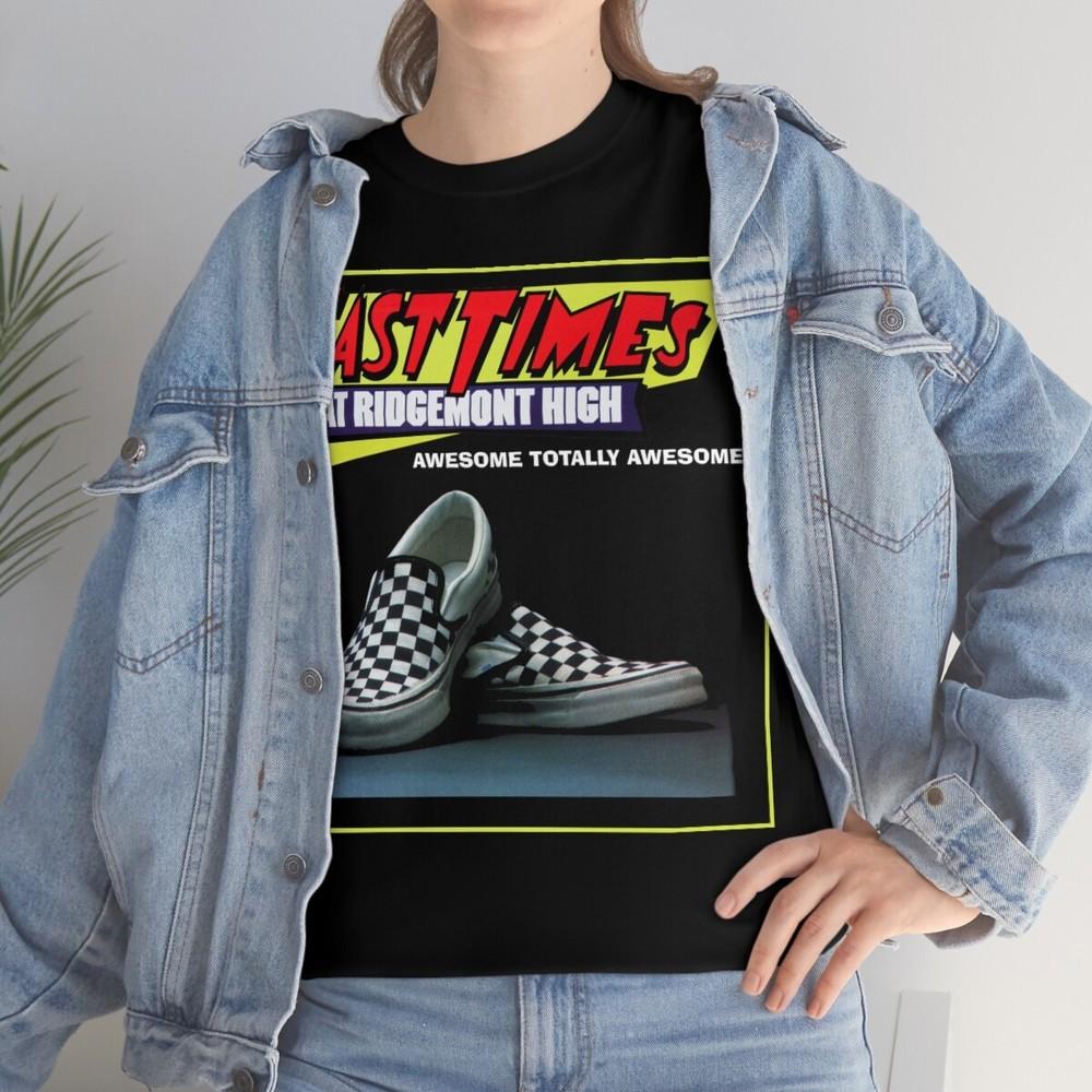 Vans Мужская футболка с коротким рукавом «Быстрые времена в Риджмонте» Унисекс футболка