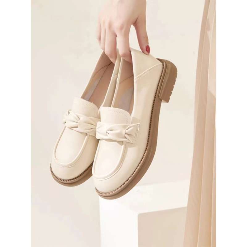 Британские маленькие кожаные туфли женские 2025 весна и лето новая мягкая кожа одинарные туфли низкий каблук универсальные лоферы слипоны повседневные женские